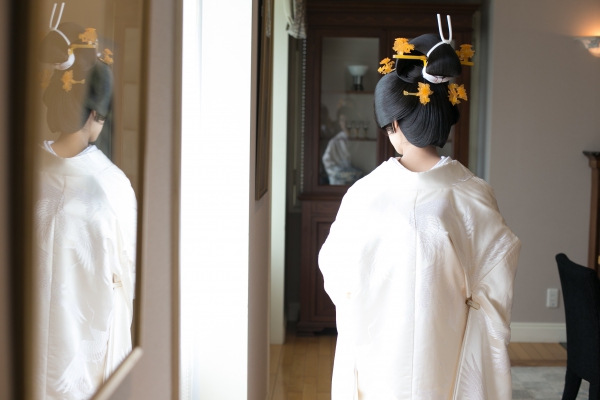 家族に見守られ花嫁になる