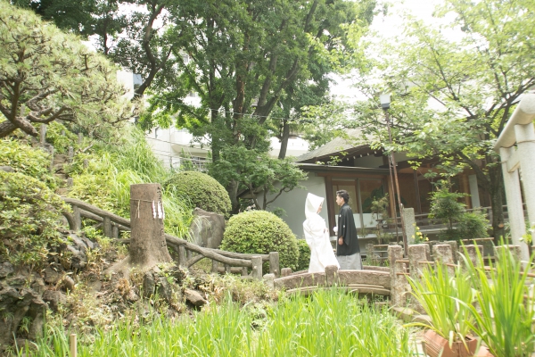 家族に見守られ花嫁になる