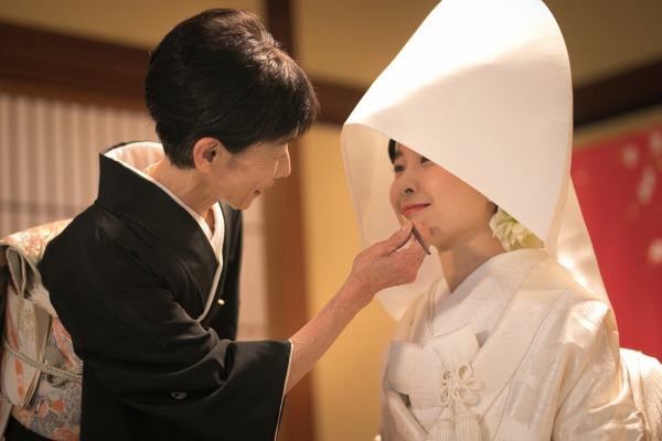 親族と親しい人を招いた祝言