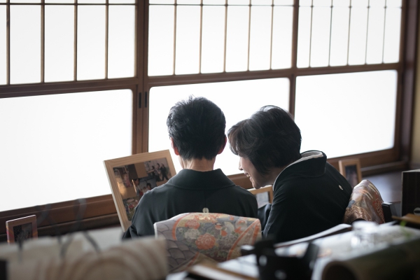 親族と親しい人を招いた祝言