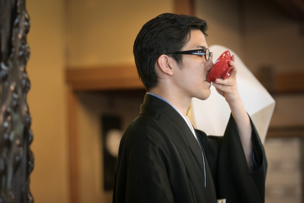 親族と親しい人を招いた祝言