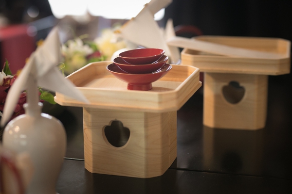 親族と親しい人を招いた祝言