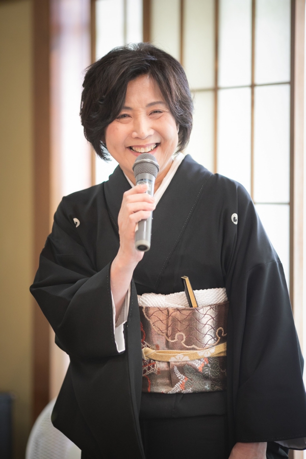 親族と親しい人を招いた祝言