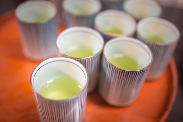 親族と親しい人を招いた祝言